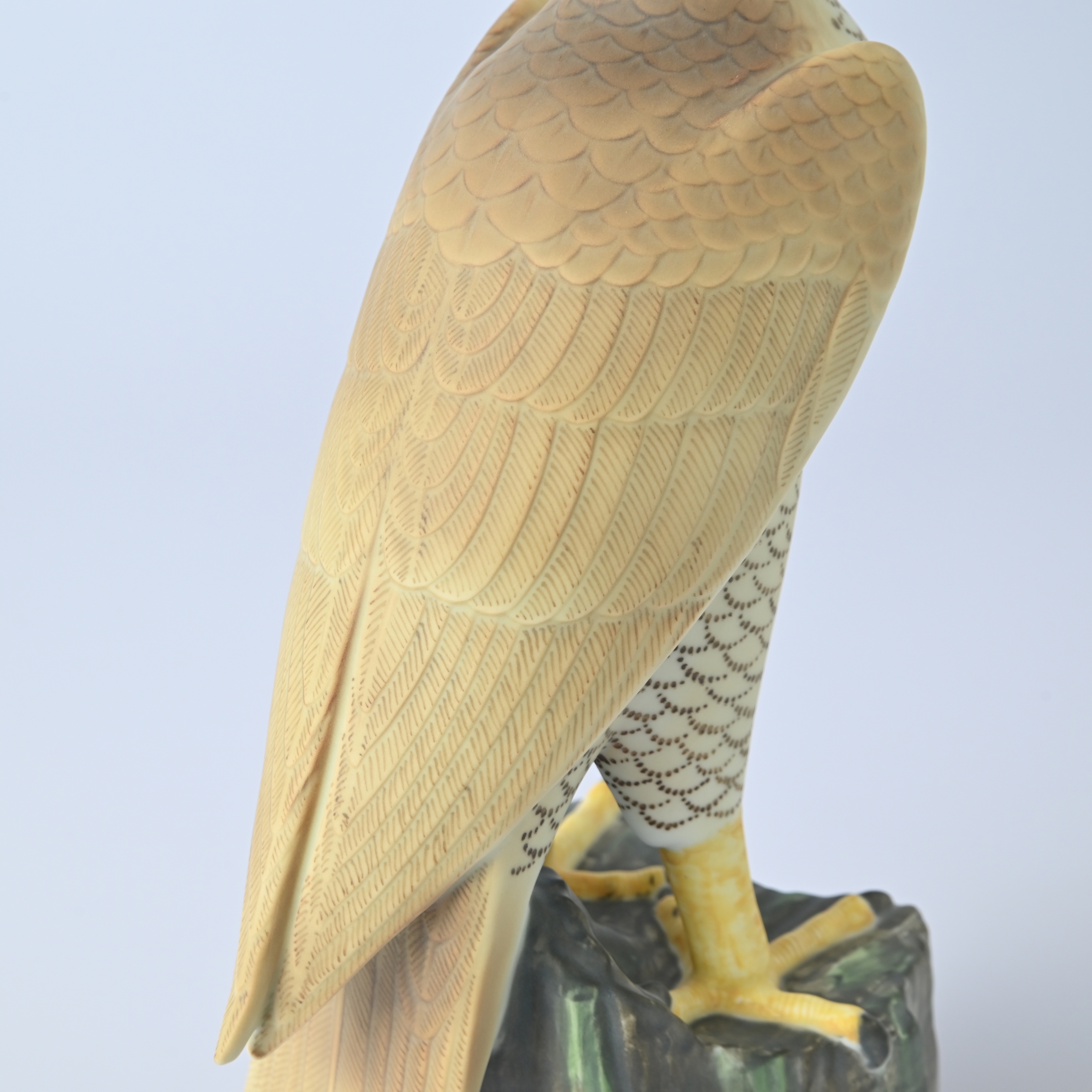 【染付鷹　ブラスト加工】置物4