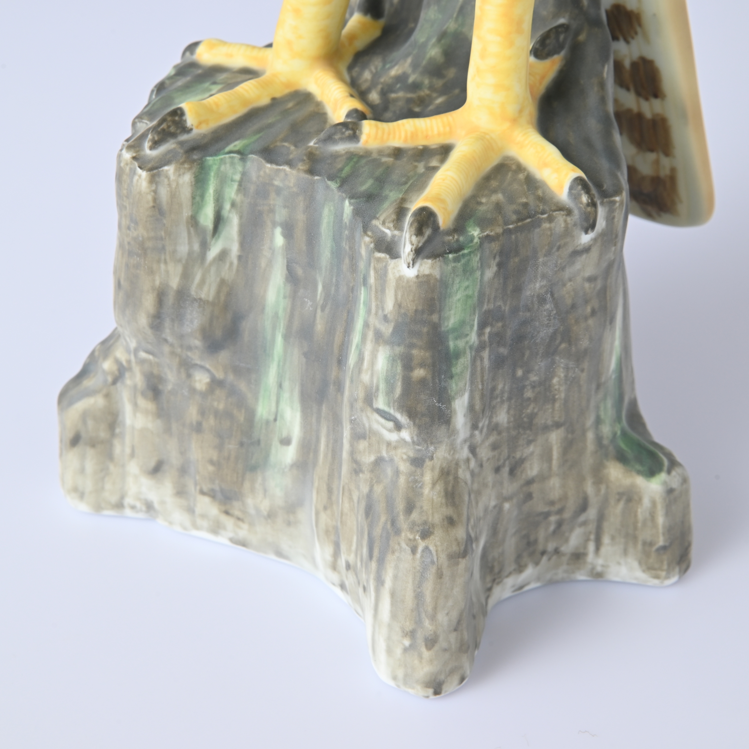 【染付鷹　ブラスト加工】置物5