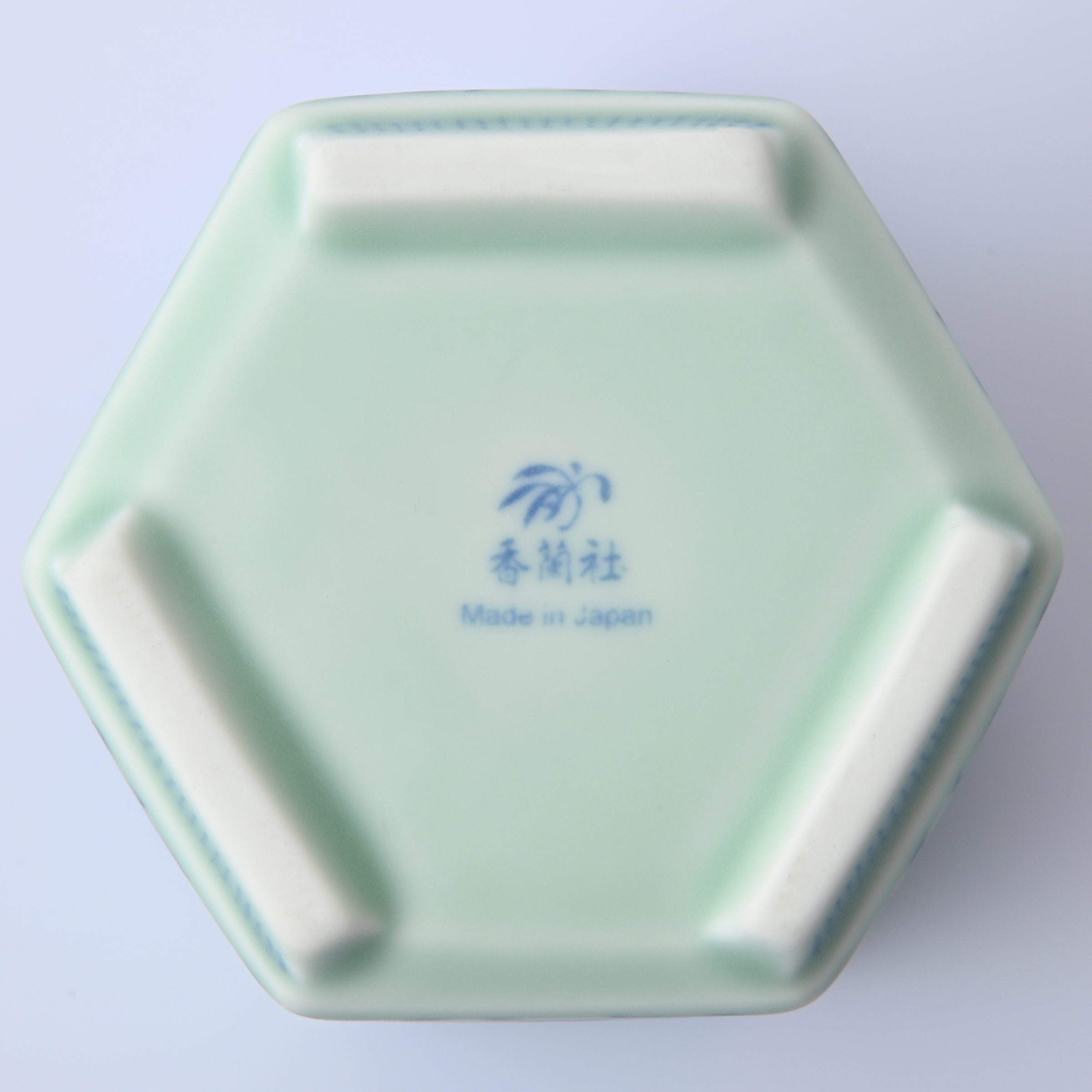 【絹肌青磁唐草文（きぬはだせいじからくさもん）】香炉8